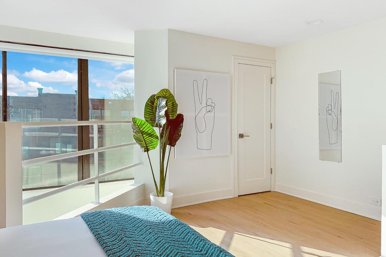 Airy & Bright 1BR Loft with Parking G8 Main image 2